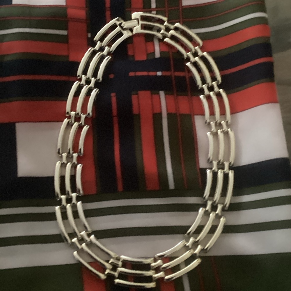 Elegant Goldtone necklace